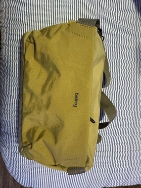 Bellroy Olive Sling Pouch in Khaki Green